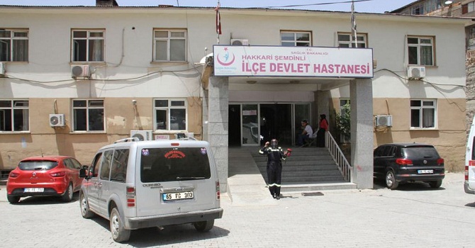 Şemdinli'de sürücü baba oğluna çarptı: 1 ölü