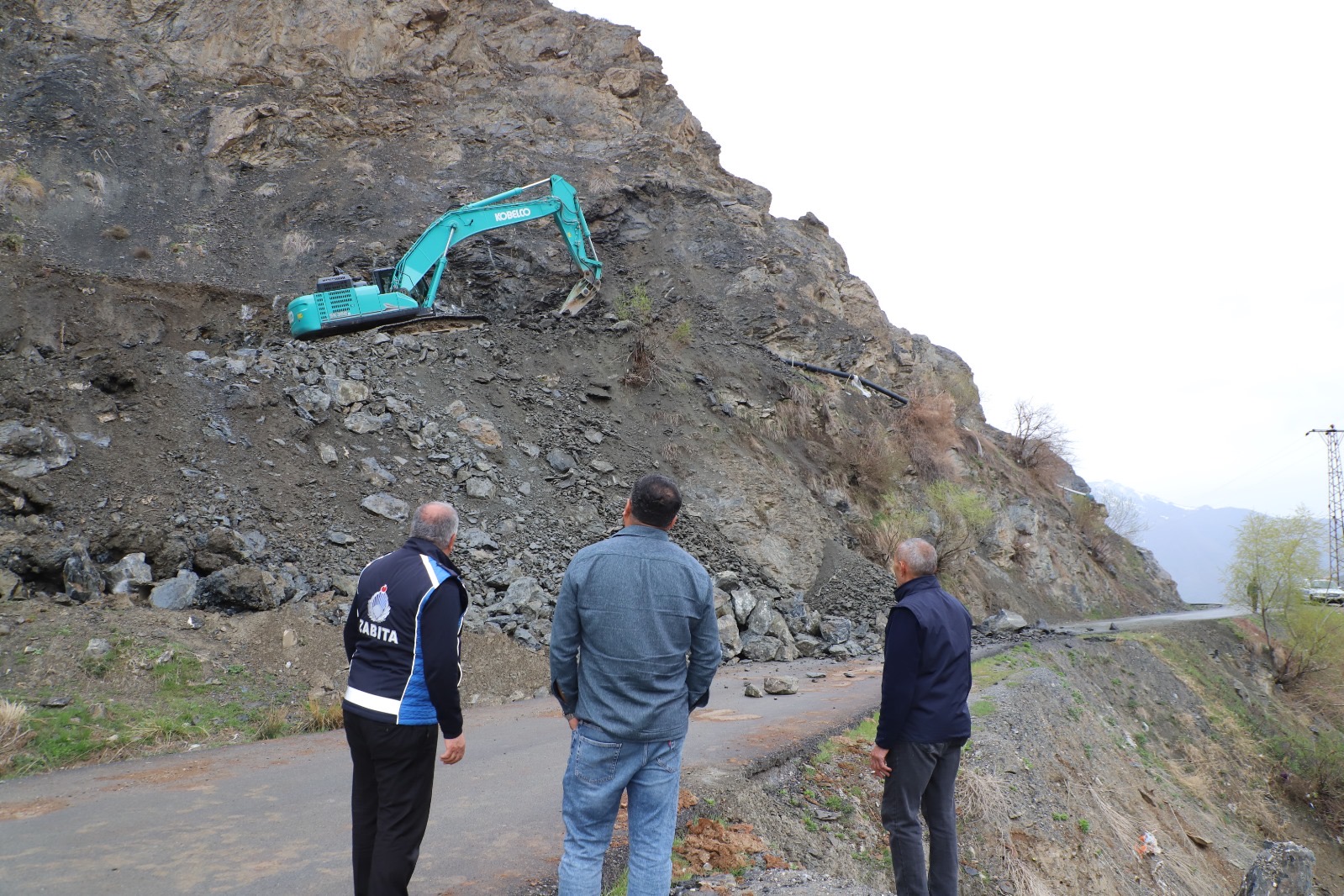 Hakkari’de tehlikeli yolda genişletme ve güvenlik çalışması