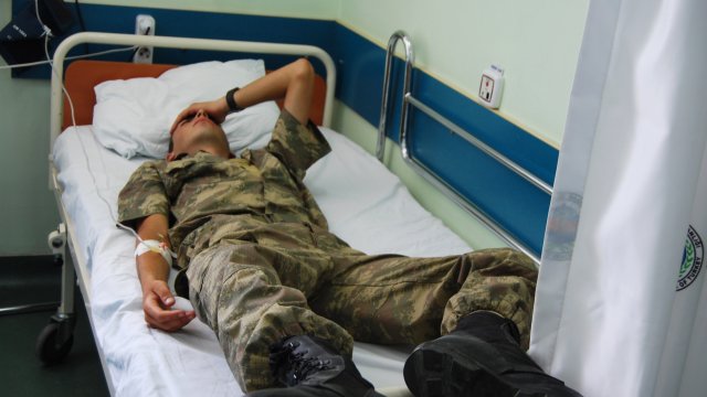 Diyarbakır'da 25 asker hastaneye kaldırıldı