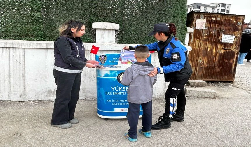 Polisten Minik Kalplere Kırtasiye Desteği