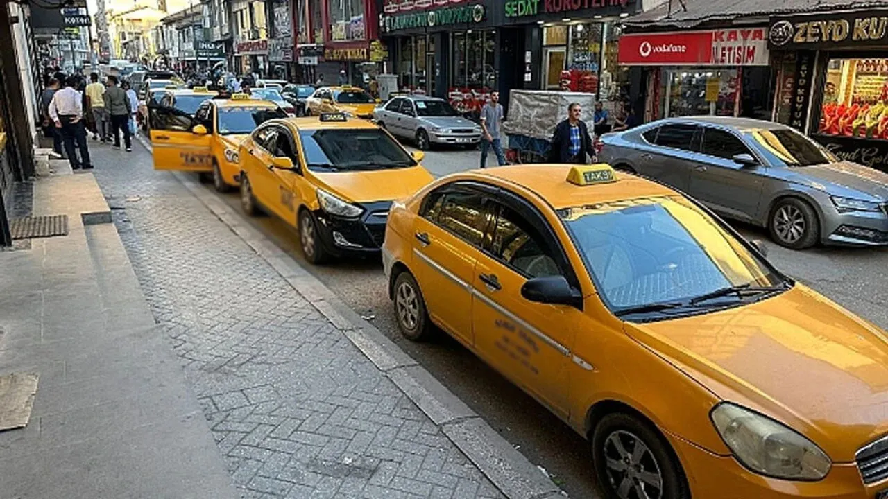 Yüksekova'da Taksi ücretlerine %60 zam: Vatandaş tepkili