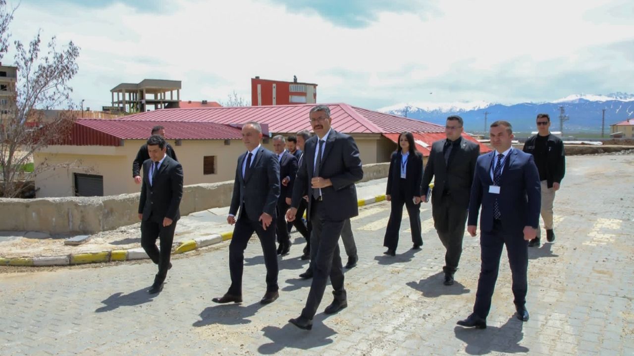 Vali Çelik’ten Yüksekova Devlet Hastanesi'ne Ziyaret