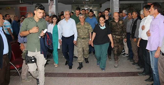 Vali Toprak, yaralı asker ve köy korucularını ziyaret etti!