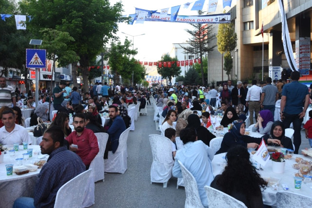 Van'da 13 bin kişilik iftar sofrası