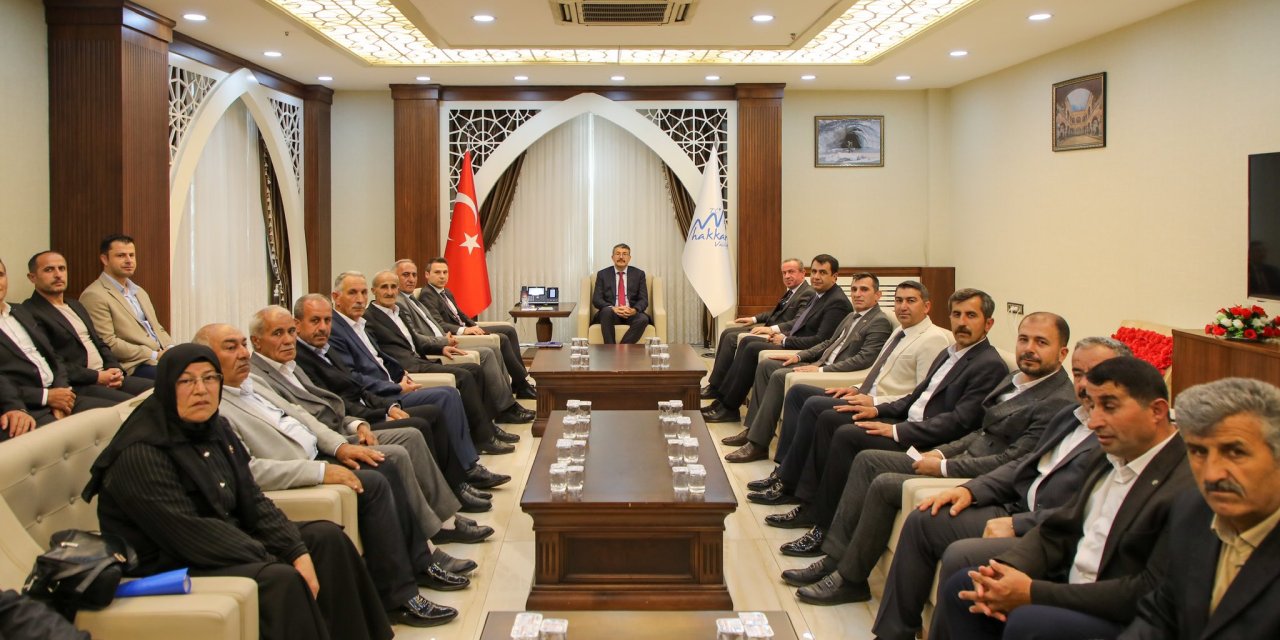 Vali Çelik’ten Şemdinli Muhtarlarına: "Sorunları Birlikte Çözeceğiz"