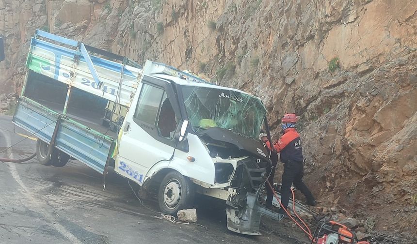 Hakkari Yolları Yine Can Yaktı: 1 Ölü, 1 Yaralı