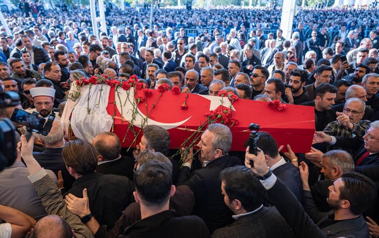 On binler Sırrı Süreyya Önder'i uğurladı
