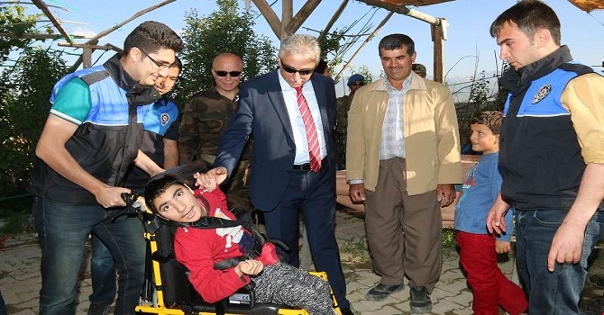 Vali Toprak Yüksekova'da ziyaretlerde bulundu