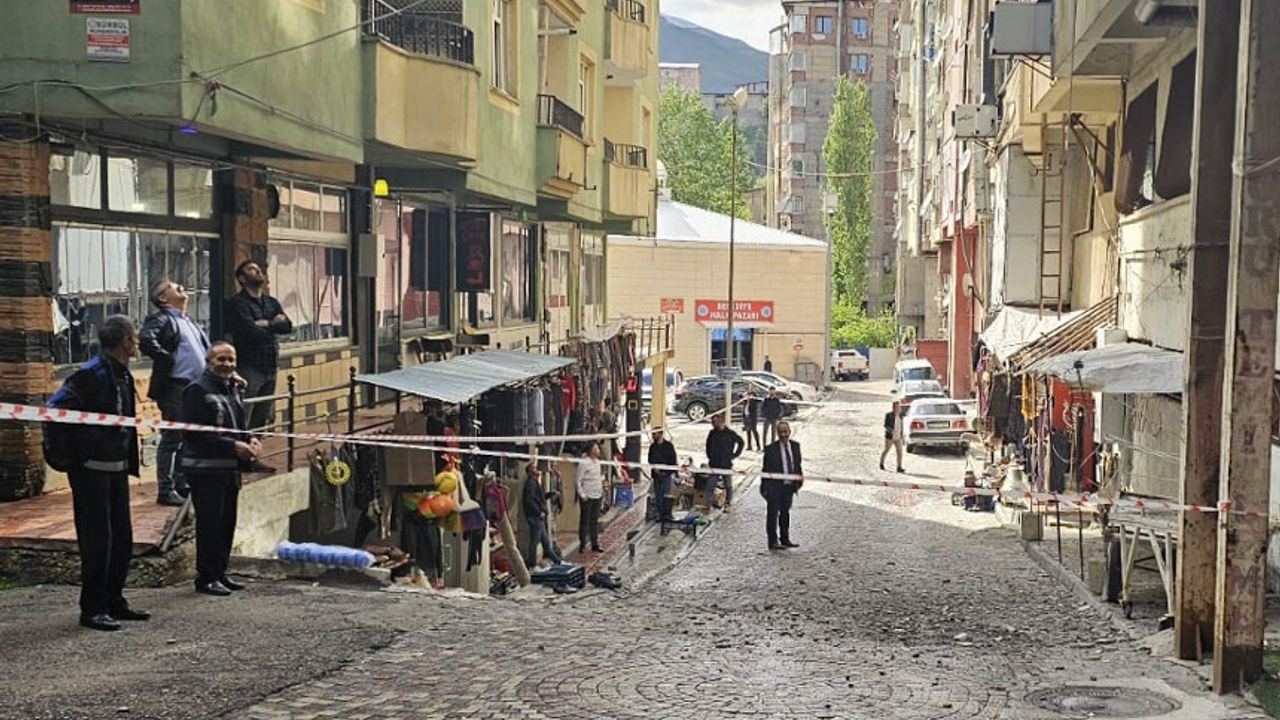 Hakkari Belediyesi riskli binalar için harekete geçti