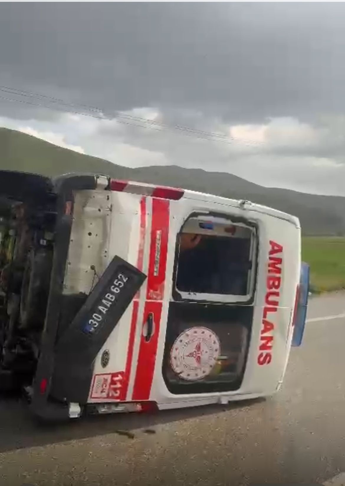 Hakkari’de Ambulans ve Sivil Araç Çarpıştı: 6 Yaralı