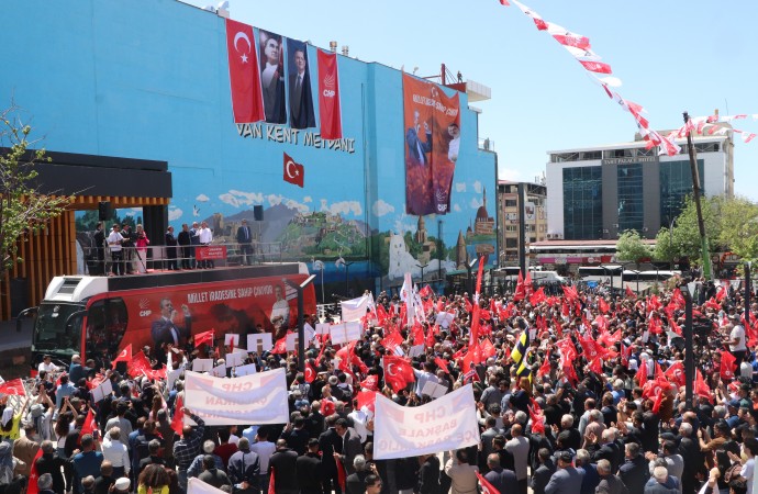 Özgür Özel Van'da konuştu!