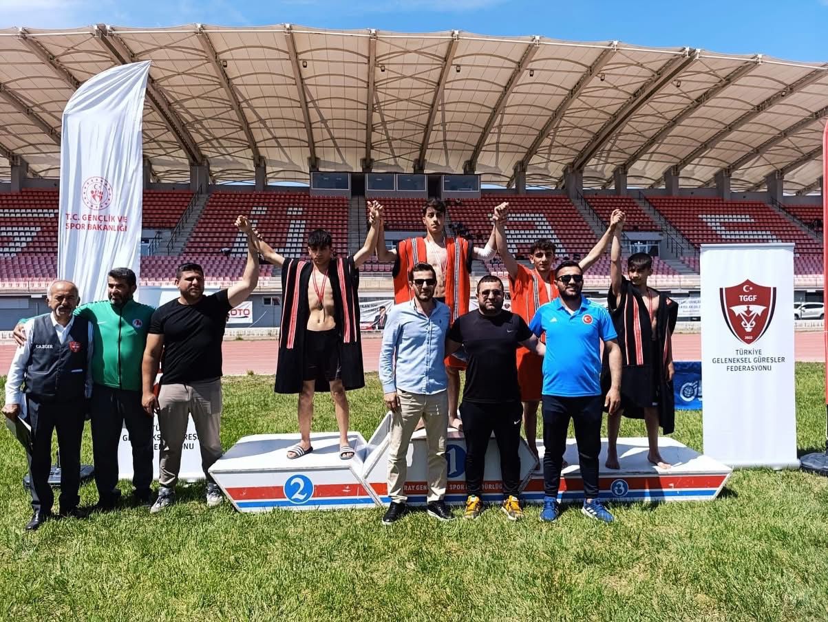 Güreşte Hakkari Rüzgârı: 1 Şampiyonluk, 7 Derece