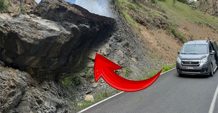Hakkari’de Asılı Kalan Dev Kaya Vatandaşları Tedirgin Ediyor