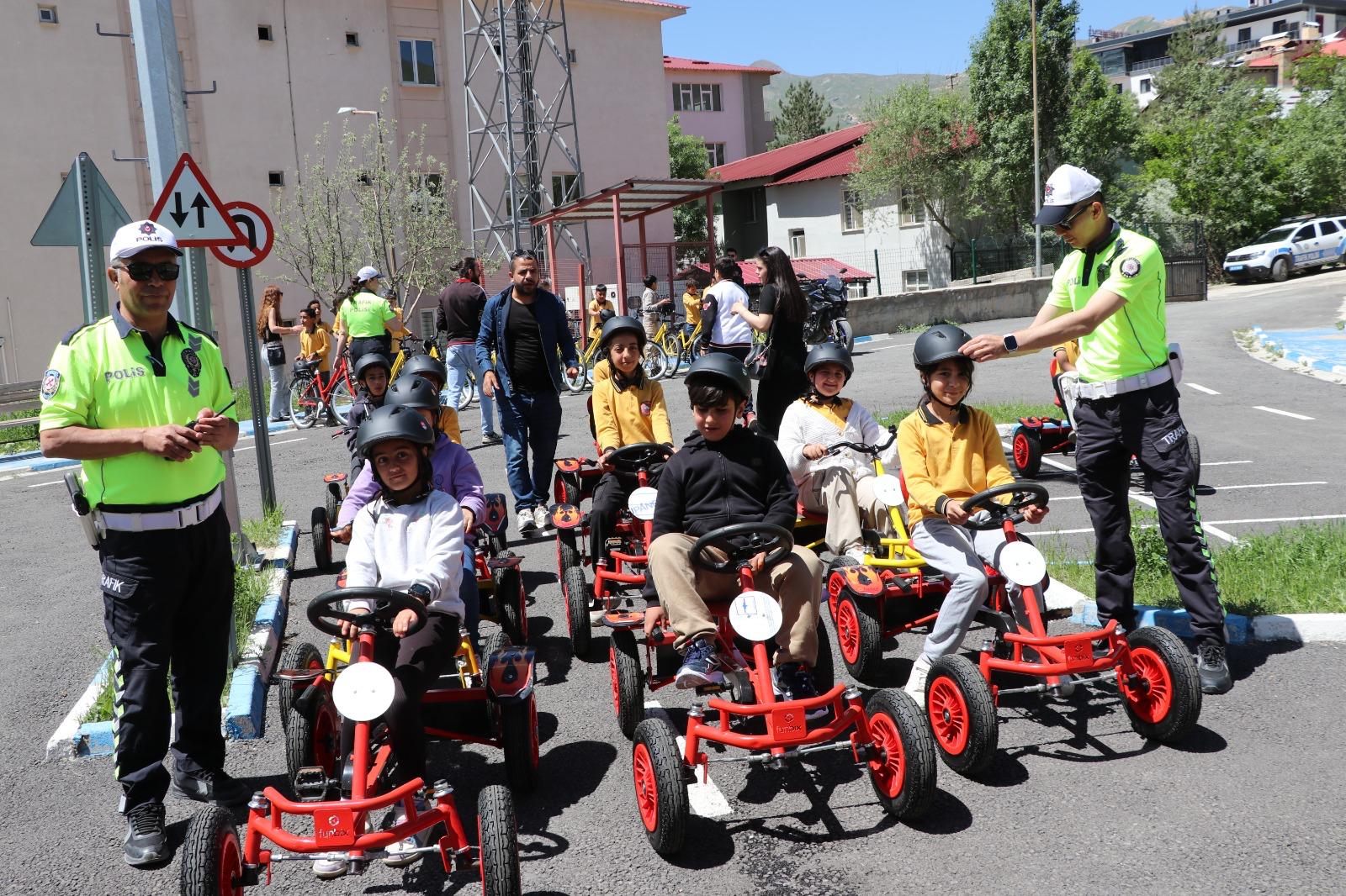 Erken Yaşta Trafik Bilinci: Hakkâri’de Örnek Proje Hayata Geçti