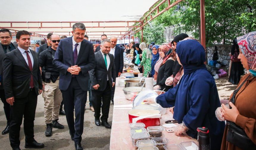 Cami inşaatı için bir destek de Vali Çelik'ten