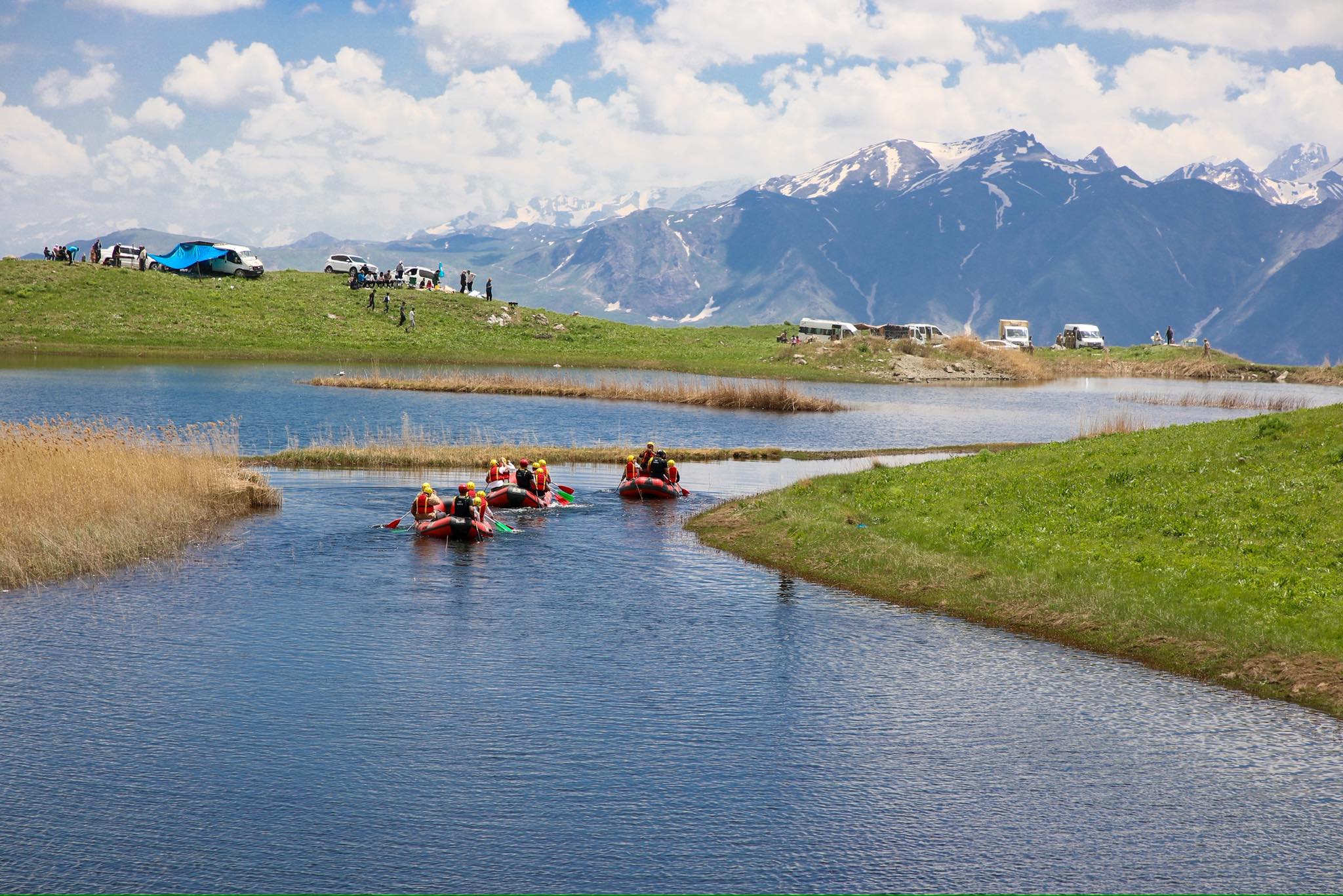 Hakkari’de 3400 Rakımlı Gölde Kültürel Buluşma