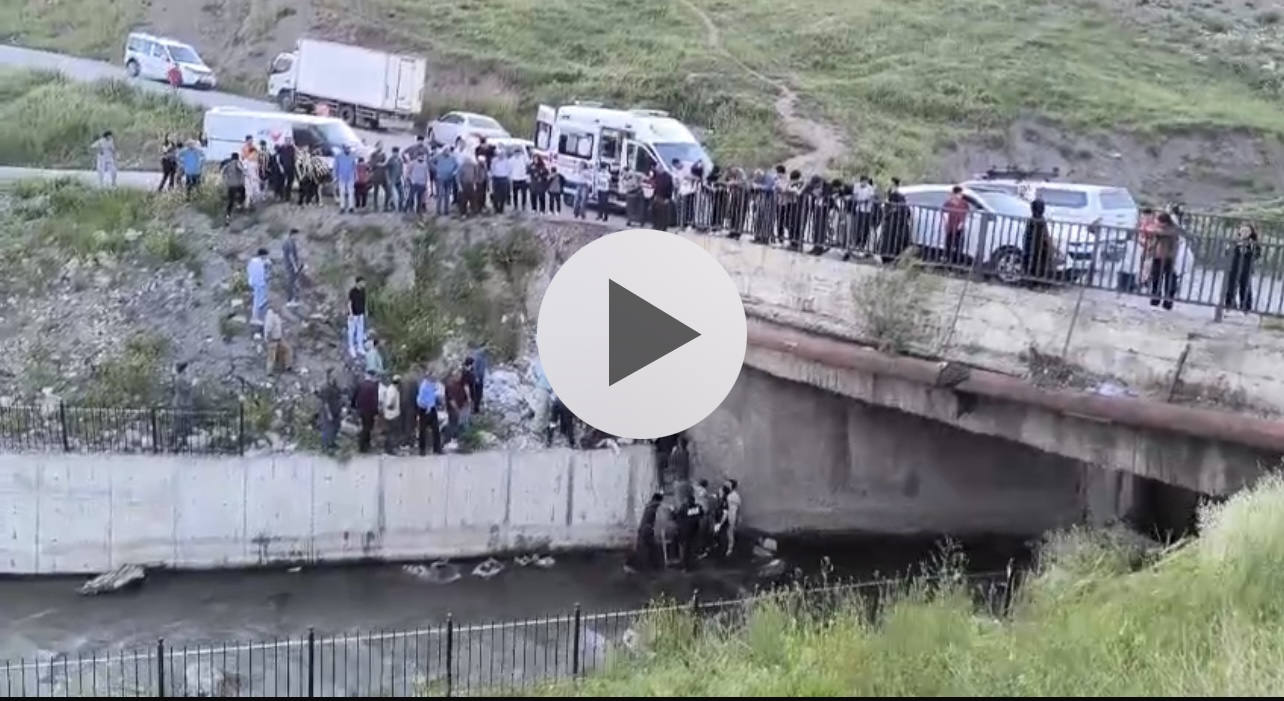 Hakkari'de Genç Kız Köprüden Atladı