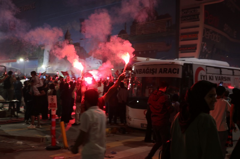 1'inci Lige çıkan Vanspor taraftarları sevinç gösterileri yaptı