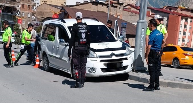 Hakkari’de Yayaya Araç Çarptı: Yaşlı Adam Hastaneye Kaldırıldı