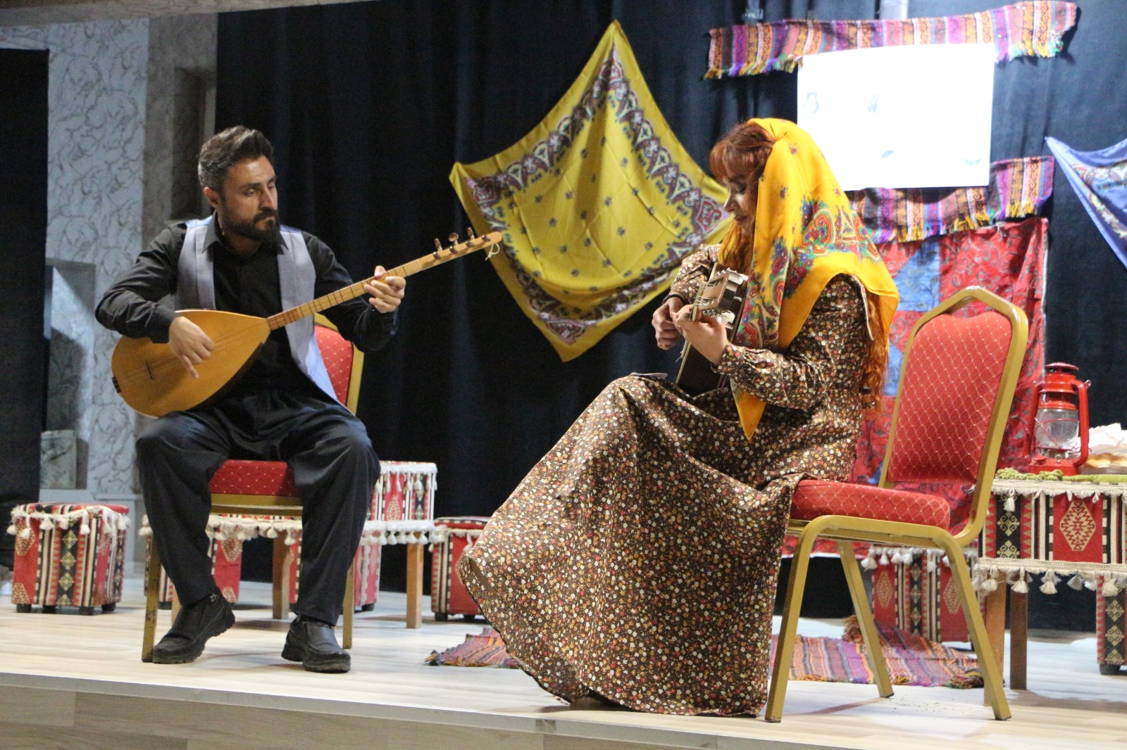 Gönüllü Tiyatro Ekibi Şemdinli'de sahne aldı!