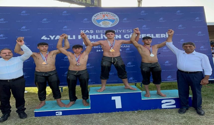 Yüksekovalı güreşçilerden büyük başarı