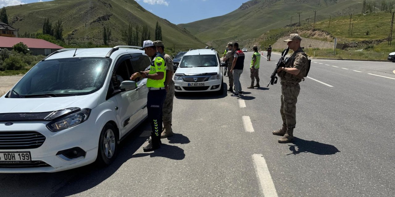 Hakkâri’de Yol Uygulaması: 5 Sürücüye Ceza Yağdı