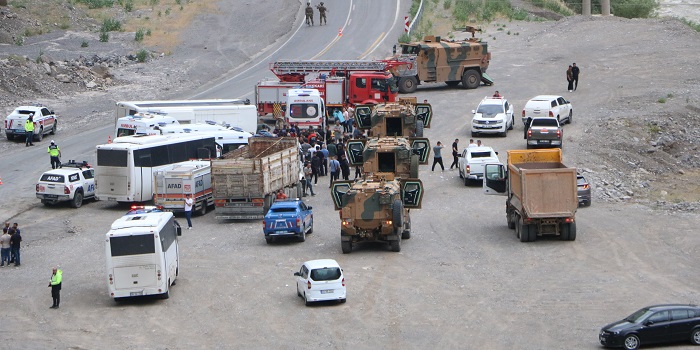 Hakkari'de Askeri Otobüs Devrildi: 12 Asker Yaralandı