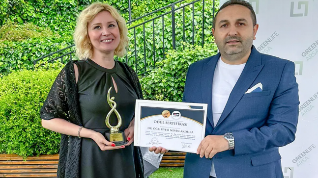 Hakkari Üniversitesi öğretim üyesine Akademik altın kalem ödülü