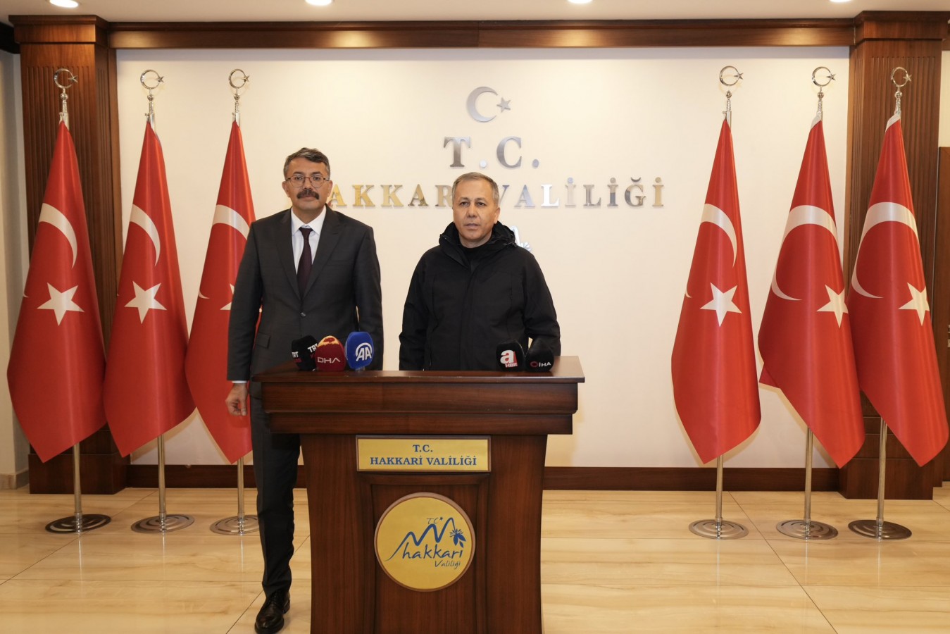 Bakan Yerlikaya’dan Hakkari Valisi Çelik’e Teşekkür