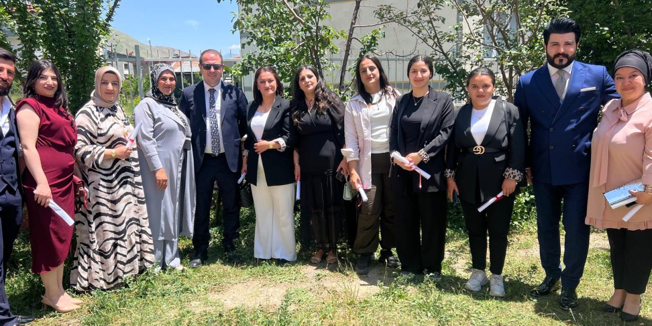 Hakkari’de Azim Kazandı: 60 Yaşından Sonra Lise Mezunu Oldular