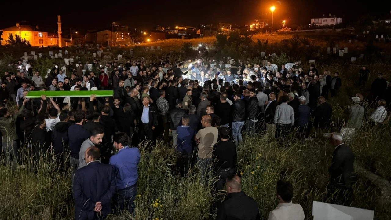Hakkari’de Şüpheli Ölüm: Silahla Vurulan Zakir Boz Defnedildi