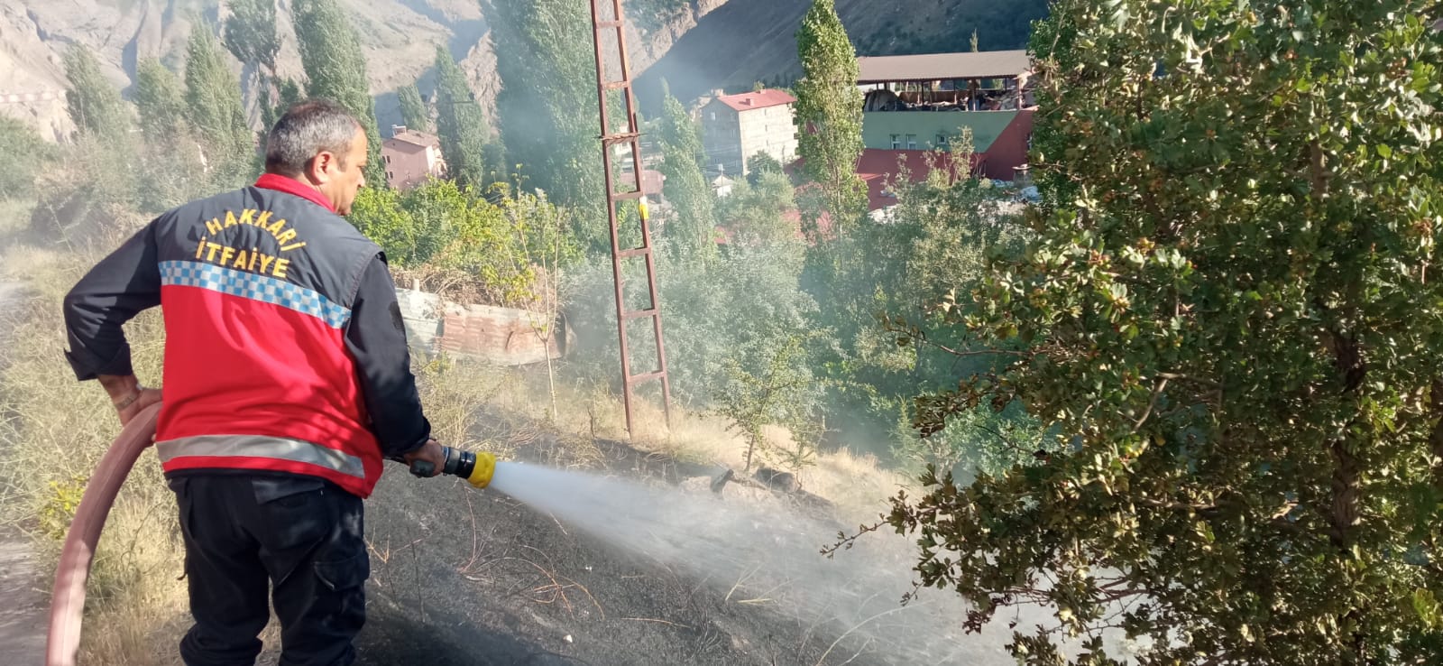 Hakkari’de 3 Ayrı Noktada Yangın: Belediye Uyardı