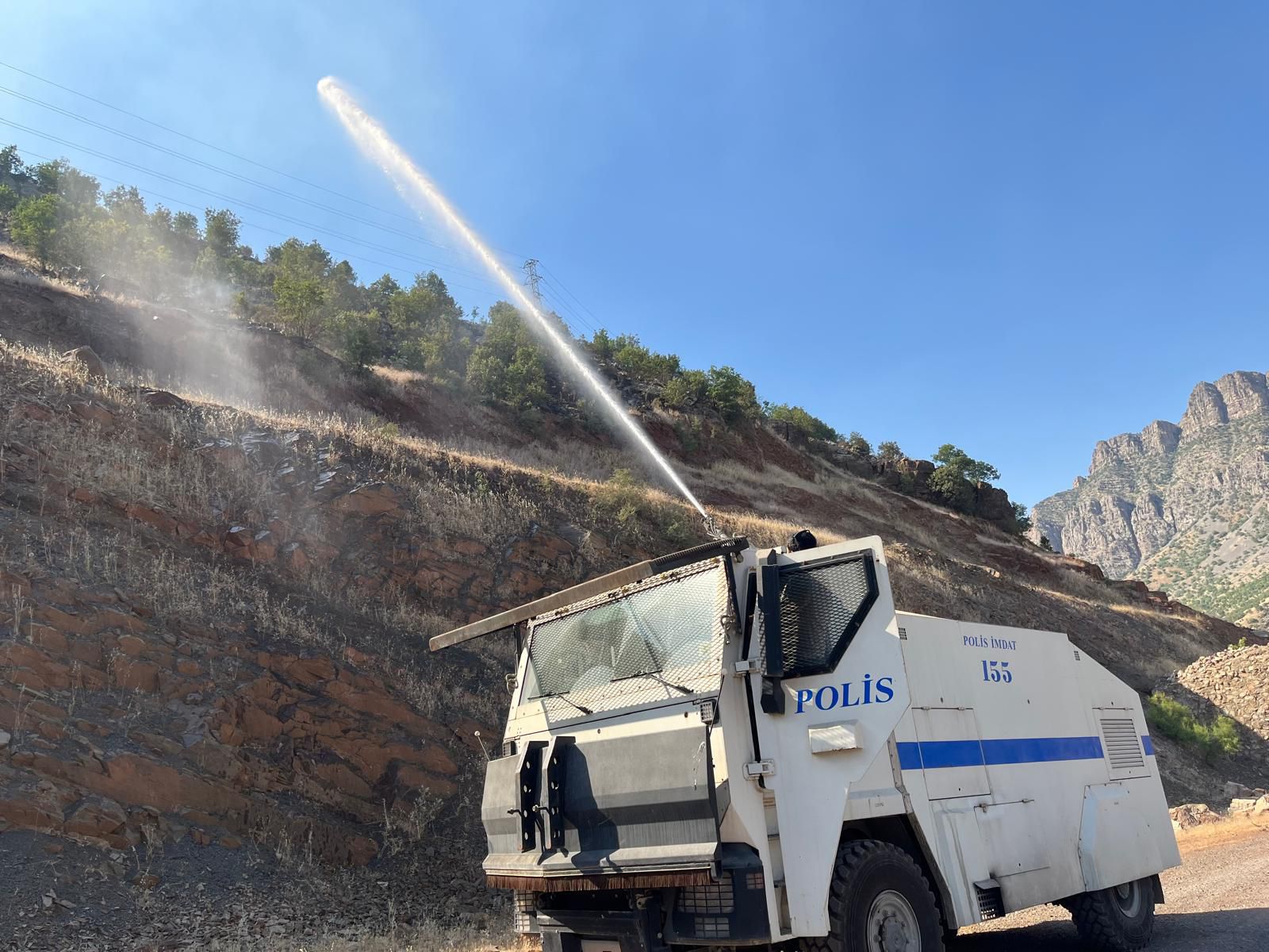 Hakkari’de Orman Yangını: Yangın, TOMA ile Kontrol Altına Alındı