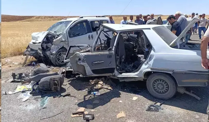 Acı Haber: Kafa Kafaya Çarpışma: 4 Ölü, 1 Yaralı