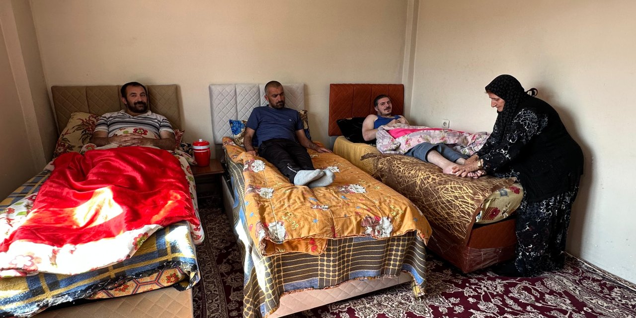 Hakkari'de 5 engelli çocuğuna bakan annenin refakatçi maaşı kesildi