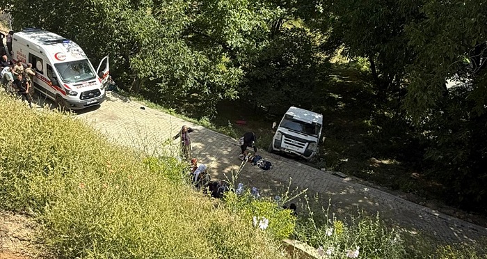 Hakkari’de Kaza: Minibüs Takla Attı, 7 Kişi Yaralandı
