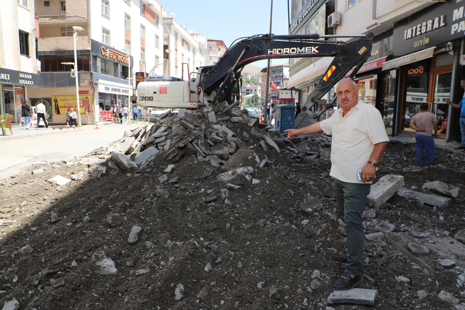 Hakkari’de Altyapı Atağı: Kaldırımlar Yenileniyor
