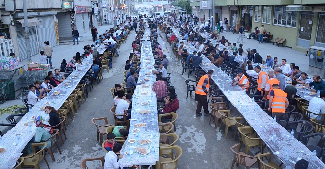 VEDAŞ ve VEPSAŞ'tan bin Kişiye İftar Yemeği