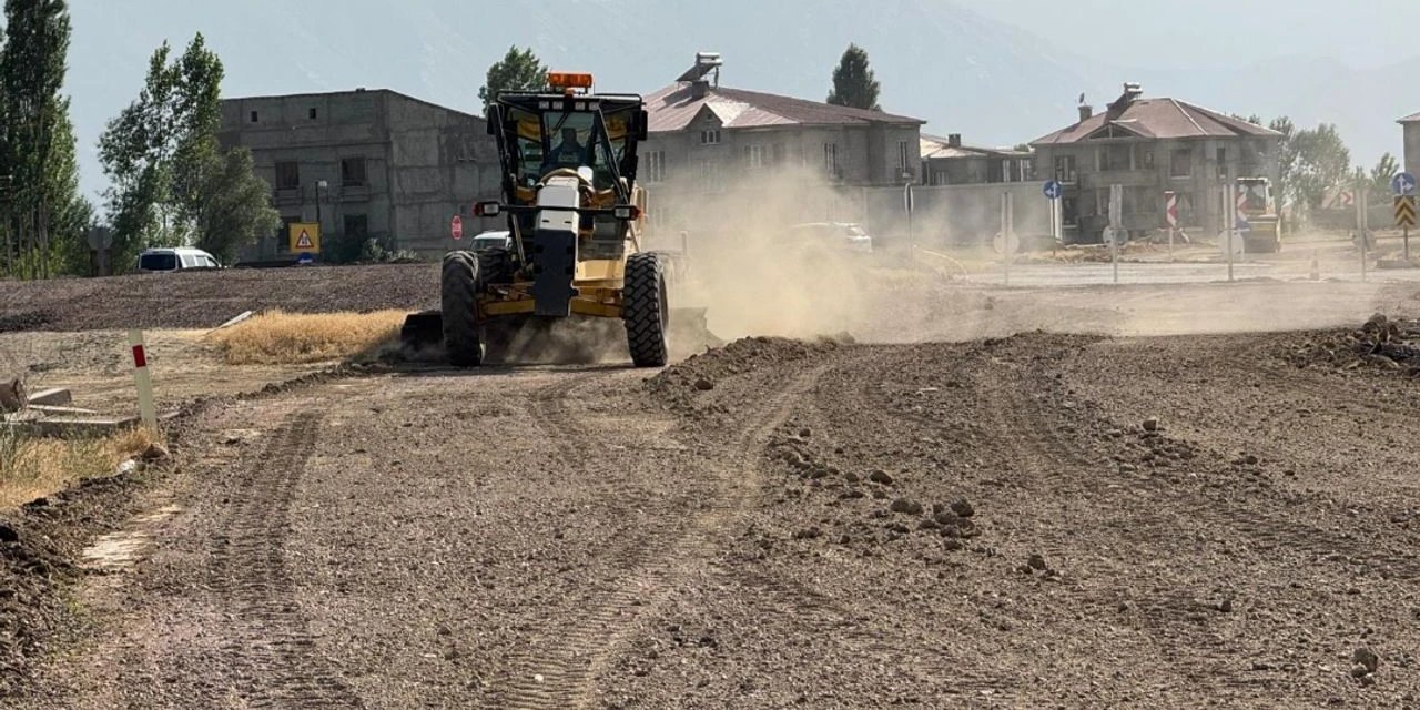 Yüksekova'da Asfalt Çalışması devam ediyor
