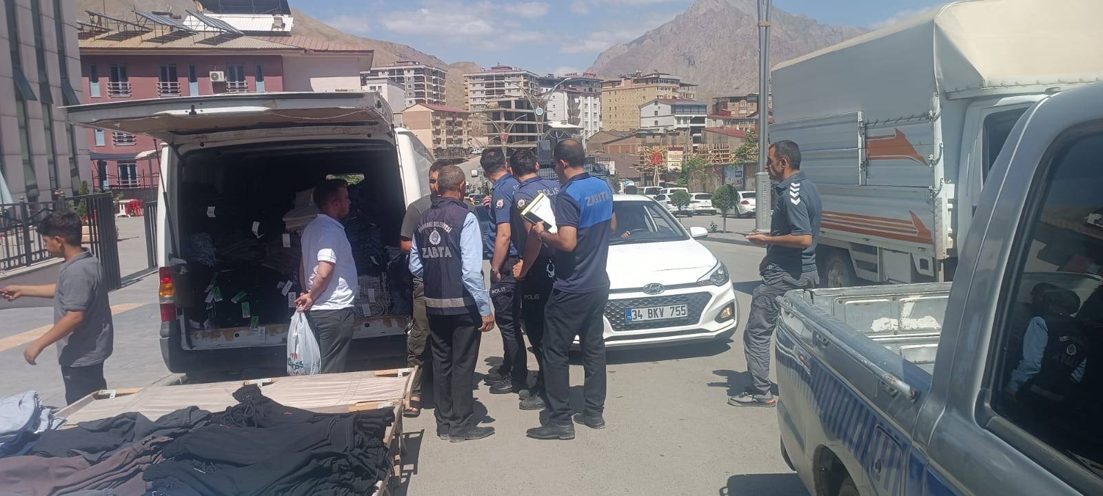 Hakkari’de Araç İçi Satışa Müdahale!