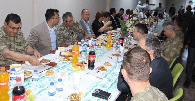 Hastane Çalışanları ve Kurum Amirleri İftar Yemeğinde Buluştu