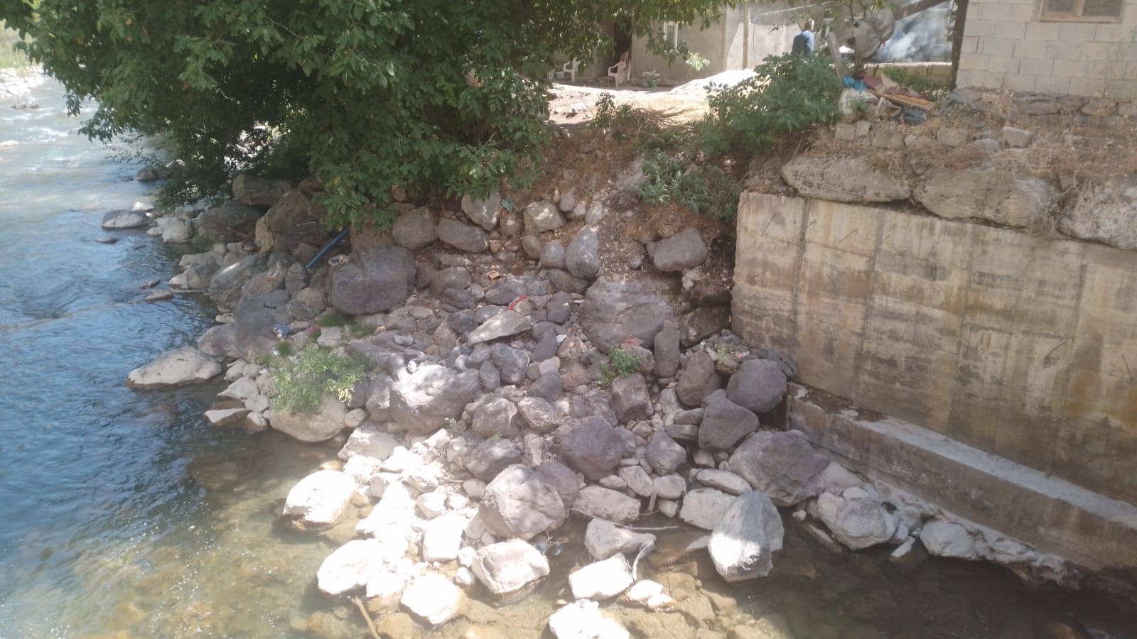 Hakkari’de Dere Taşınca Hayat Duruyor: Köylüler Yardım Bekliyor