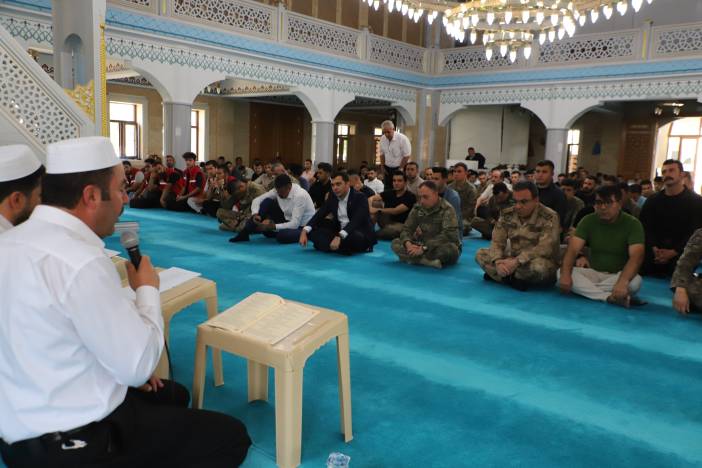 Hakkâri’de 15 Temmuz ve Çanakkale Şehitleri Dualarla Anıldı