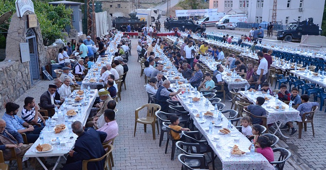 VEDAŞ ve VEPSAŞ Çukurca'da iftar yemeği verdi