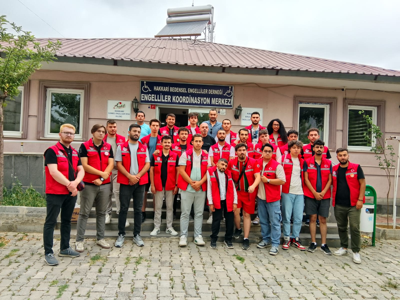 Damla Gönüllüleri, Hakkari’de Engellilerle Buluştu