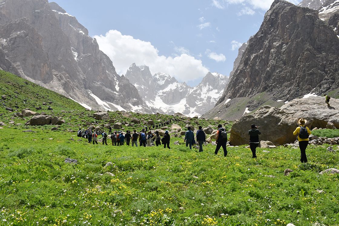 İzmirli Doğaseverler Hakkari doğasına hayran kaldı