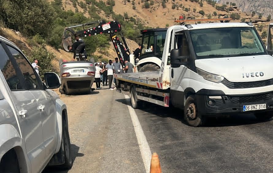 Hakkari’de Trafik Kazası: Freni Boşalan Araç Takla Attı