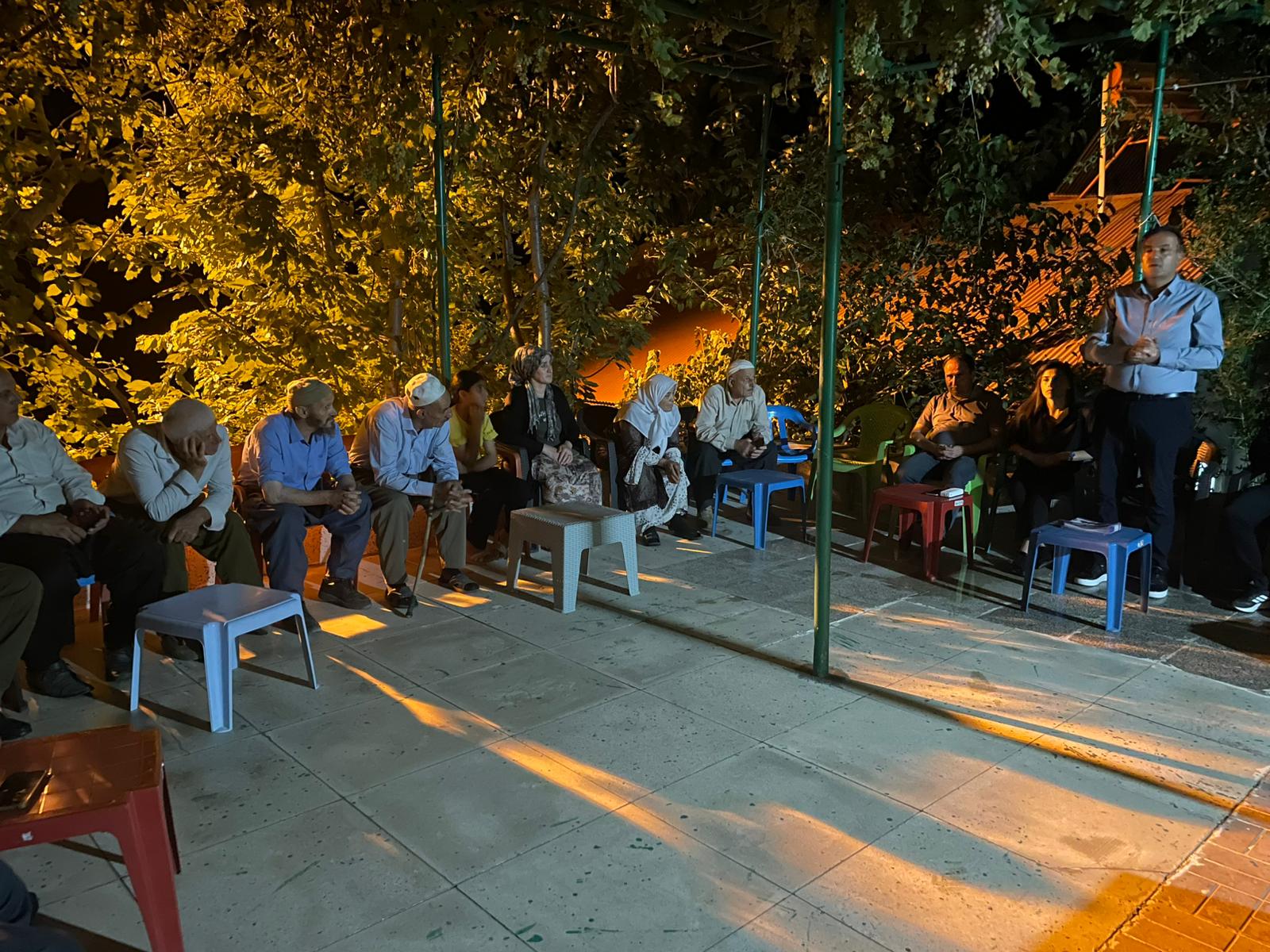 Hakkari DEM Parti 'Barış Sürecini' Köylerde anlatıyor