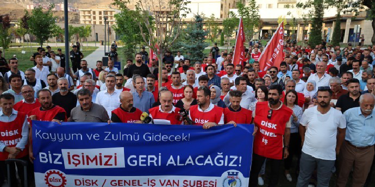 Kayyımın işten çıkardığı işçilerden AKP önünde açıklama