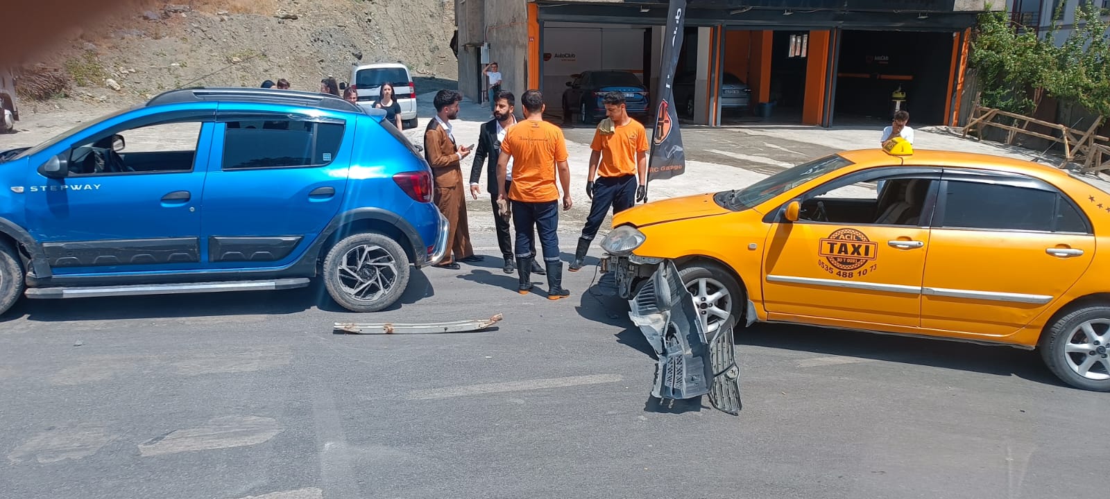 Hakkari’de Maddi Hasarlı Trafik Kazası